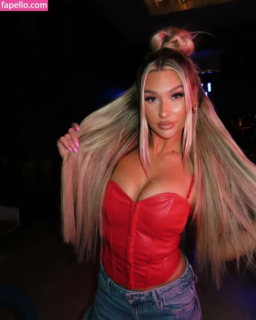 Izzi Dame Onlyfans Photo Gallery 