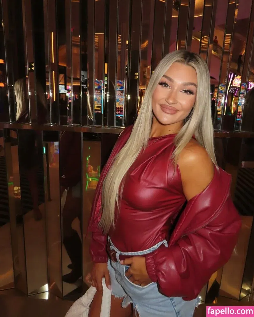 Izzi Dame Onlyfans Photo Gallery 