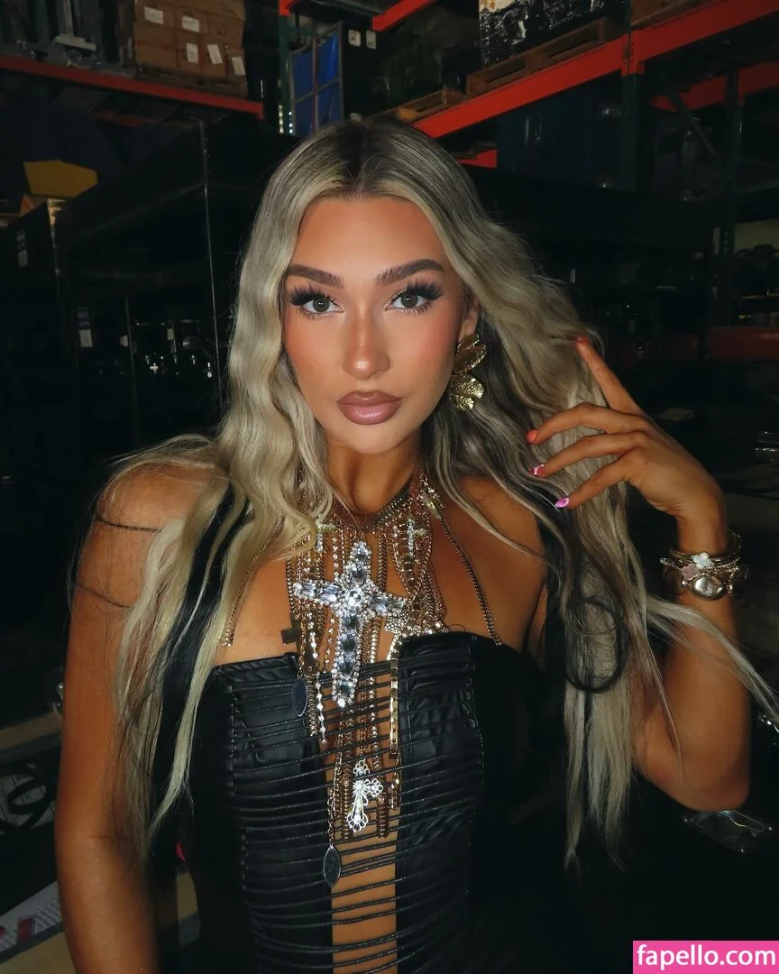 Izzi Dame Onlyfans Photo Gallery 