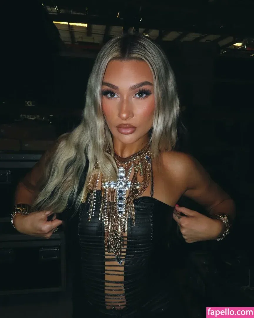 Izzi Dame Onlyfans Photo Gallery 