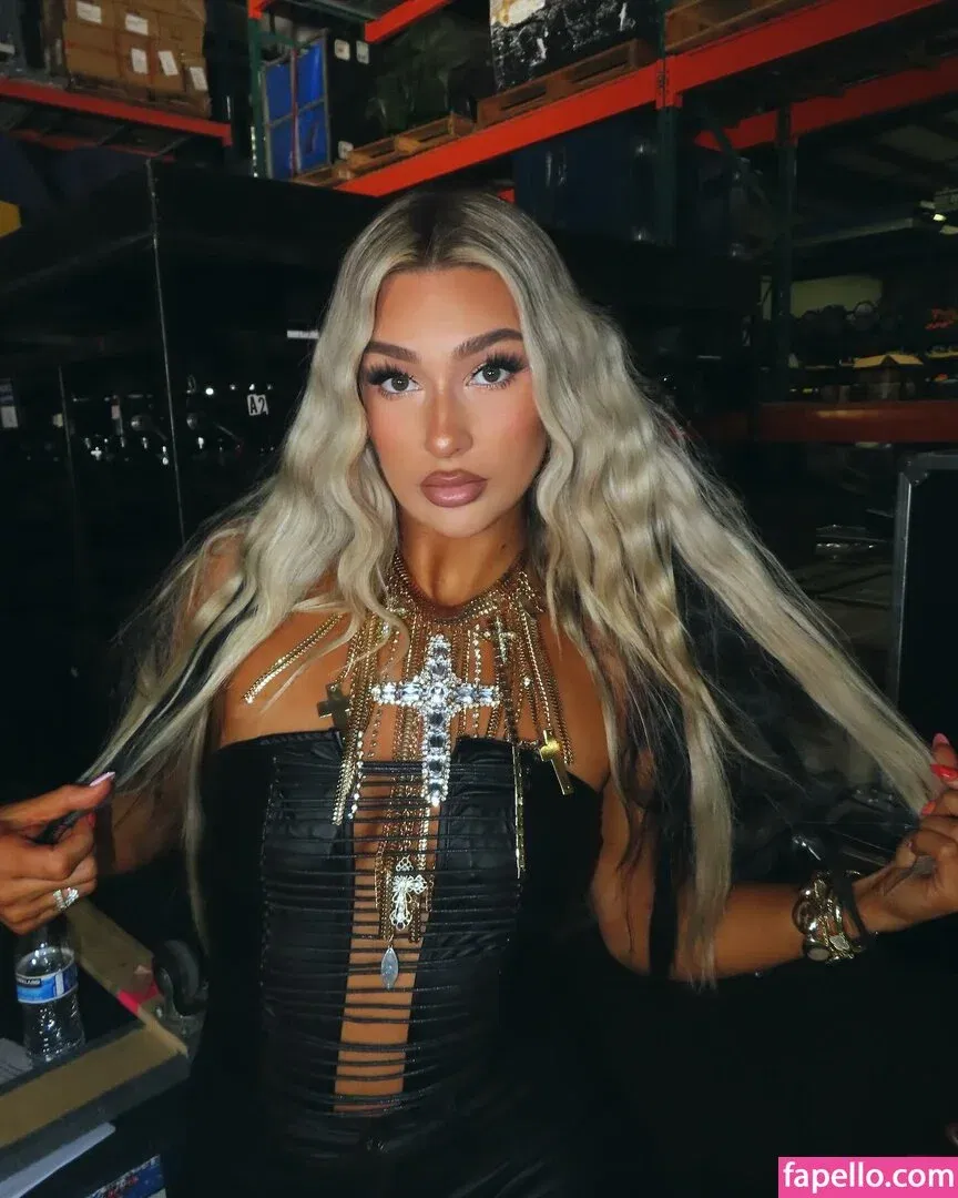 Izzi Dame Onlyfans Photo Gallery 