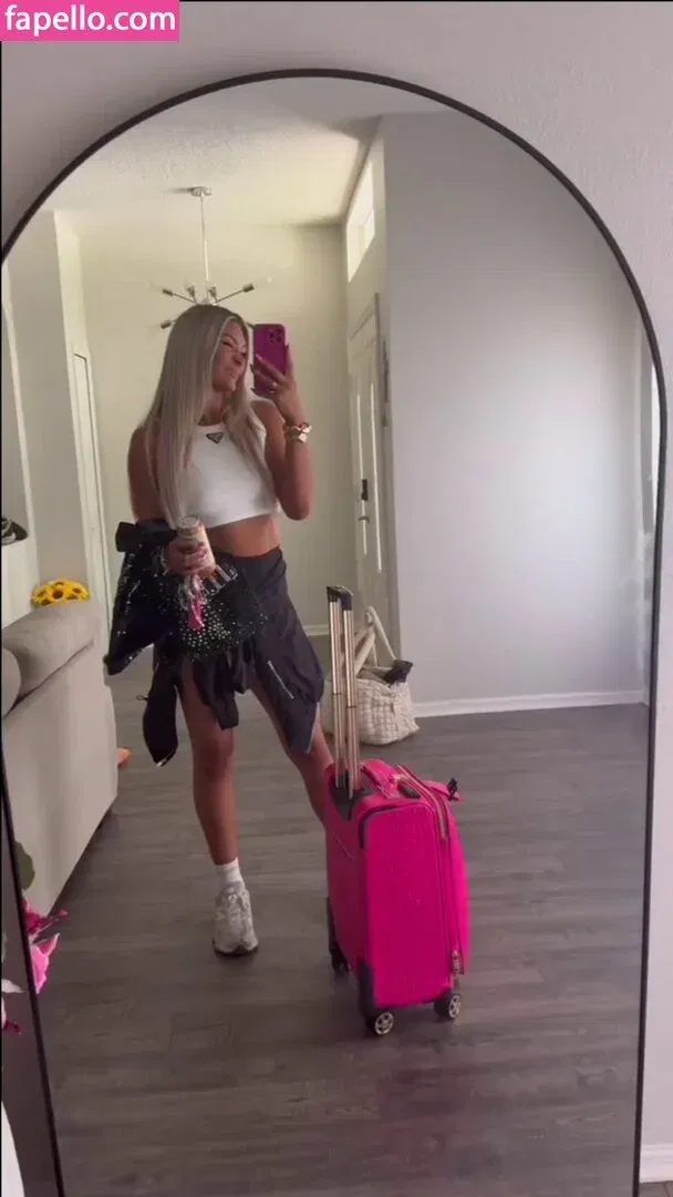 Izzi Dame Onlyfans Photo Gallery 