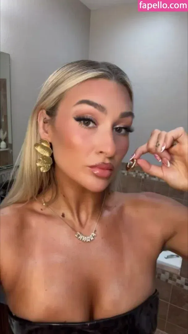 Izzi Dame Onlyfans Photo Gallery 