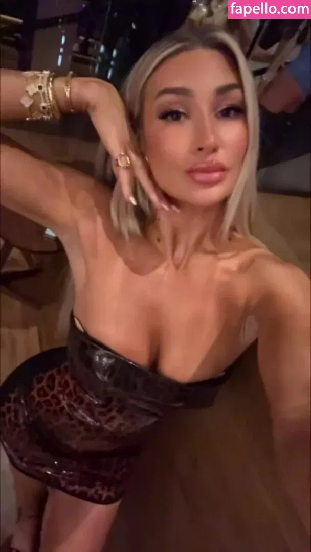 Izzi Dame Onlyfans Photo Gallery 