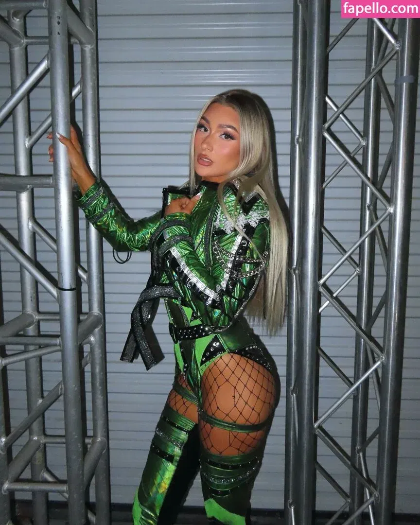 Izzi Dame Onlyfans Photo Gallery 