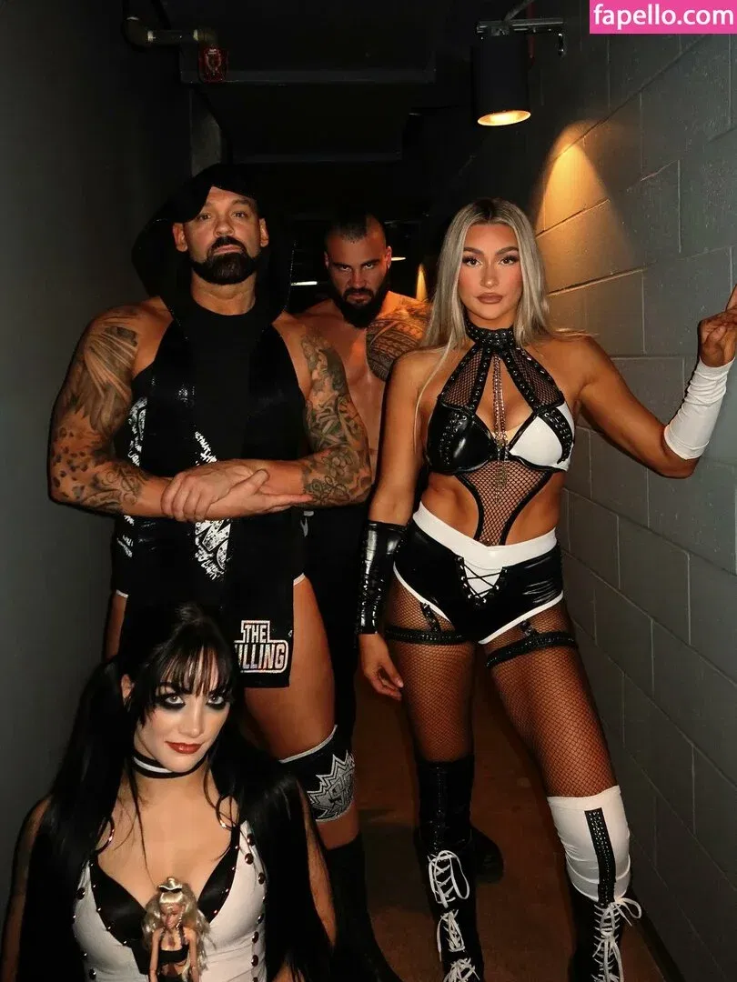 Izzi Dame Onlyfans Photo Gallery 