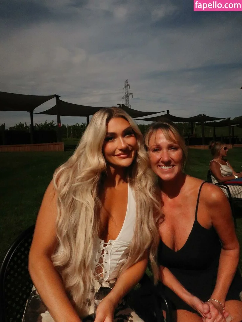 Izzi Dame Onlyfans Photo Gallery 