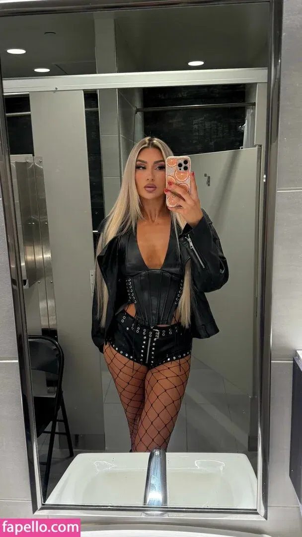 Izzi Dame Onlyfans Photo Gallery 