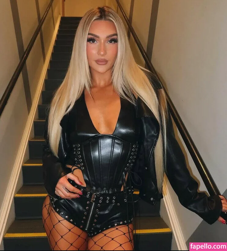 Izzi Dame Onlyfans Photo Gallery 