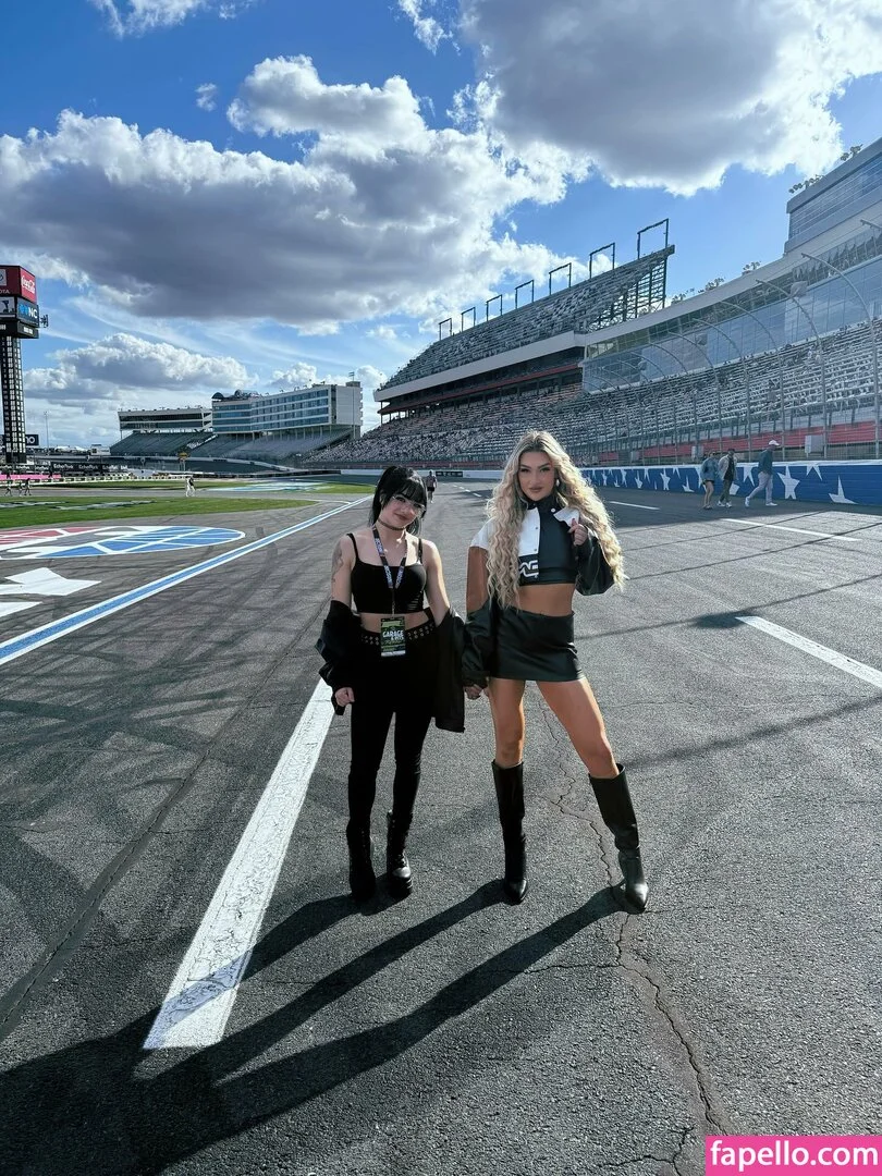 Izzi Dame Onlyfans Photo Gallery 