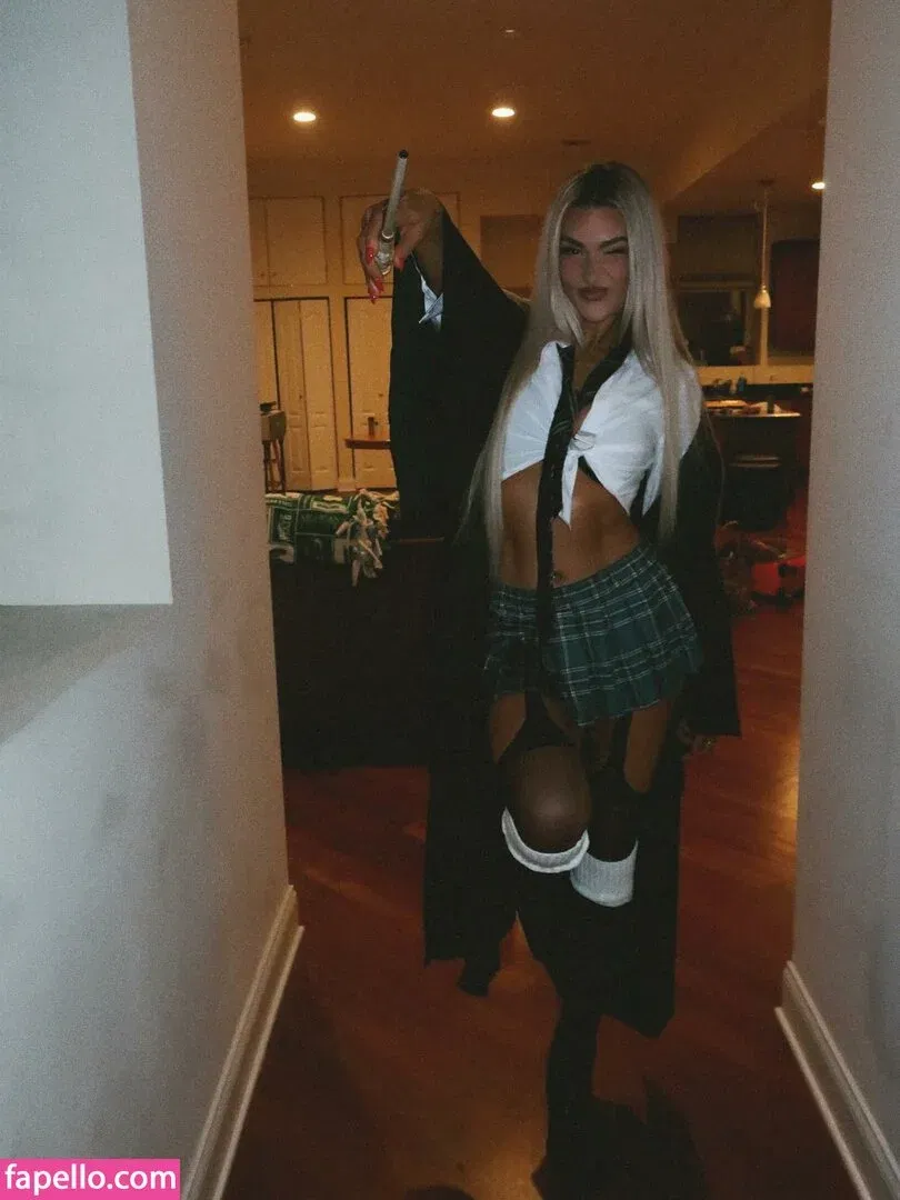 Izzi Dame Onlyfans Photo Gallery 