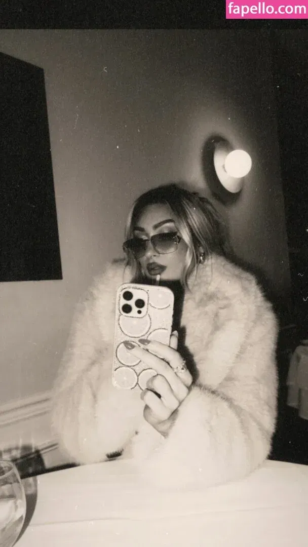 Izzi Dame Onlyfans Photo Gallery 