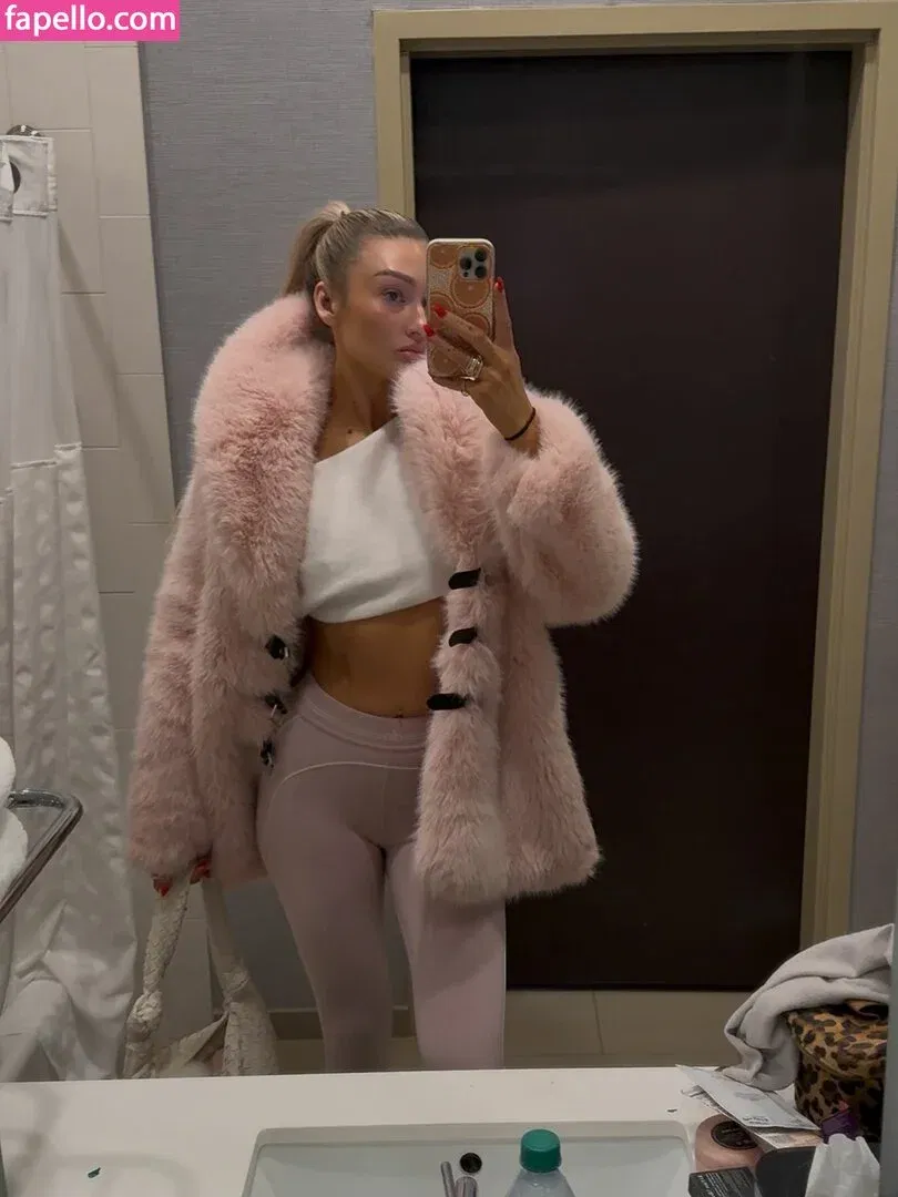 Izzi Dame Onlyfans Photo Gallery 