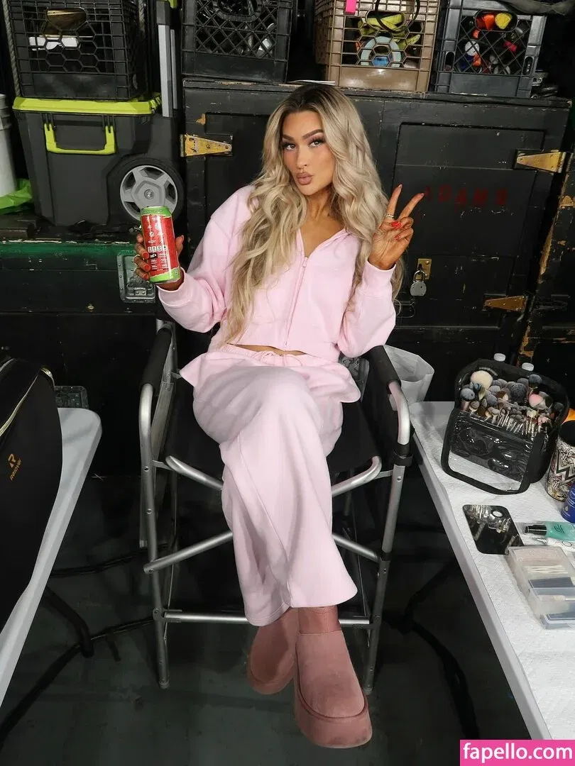 Izzi Dame Onlyfans Photo Gallery 