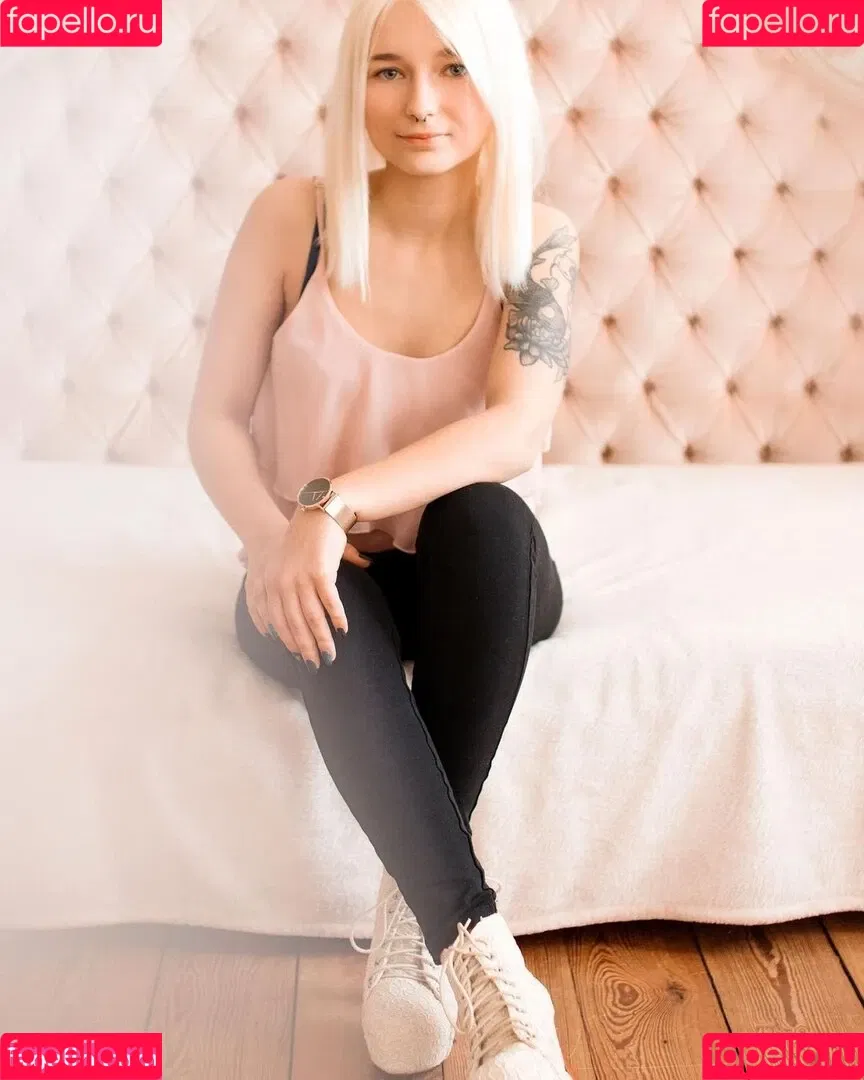 Lea Sophie Onlyfans Photo Gallery 