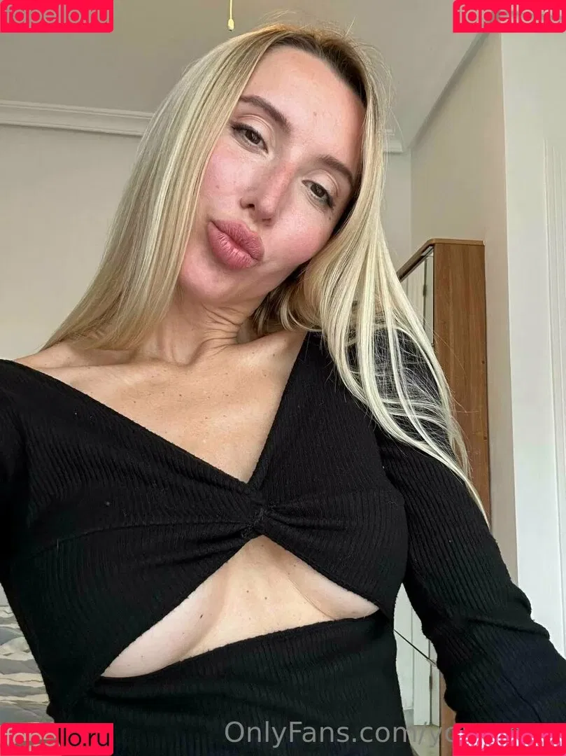 youryoga Onlyfans Photo Gallery 