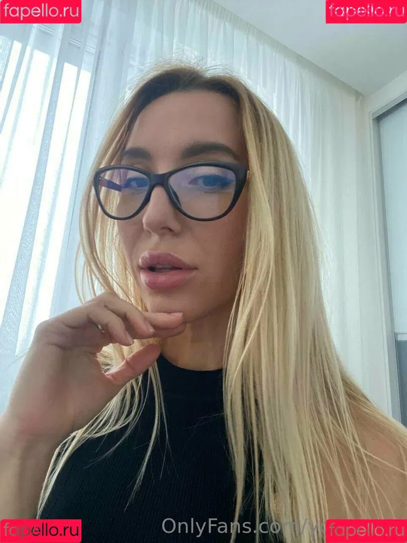 youryoga Onlyfans Photo Gallery 