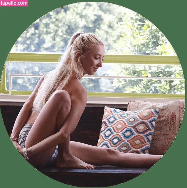 youryoga Onlyfans Photo Gallery 