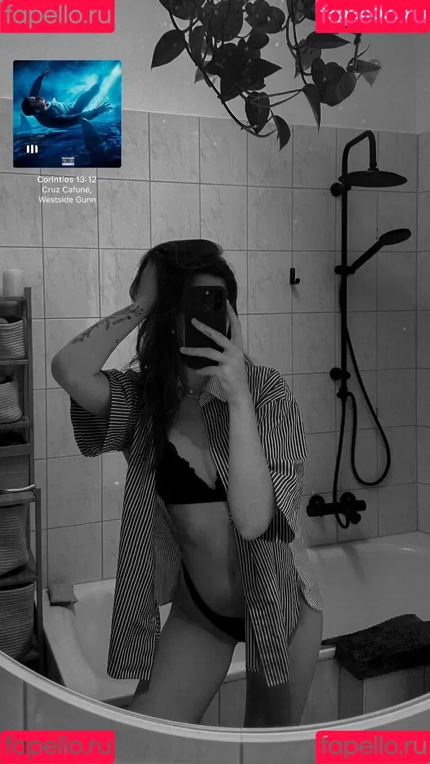 Leonie Busse Onlyfans Photo Gallery 