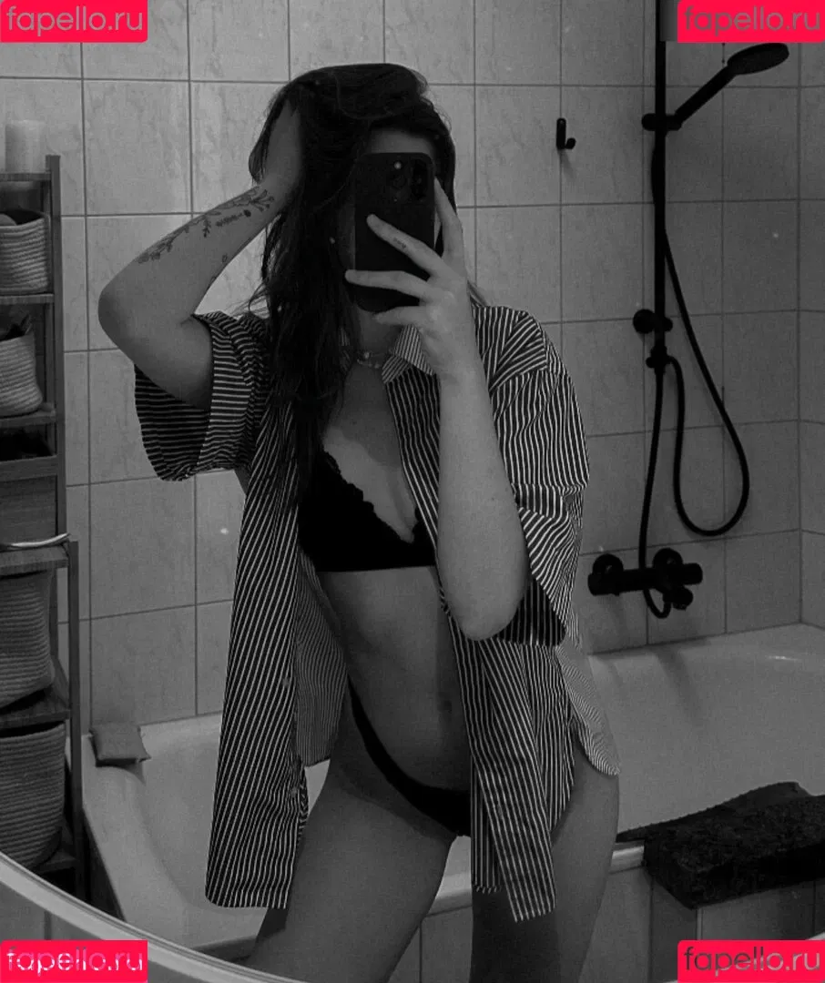 Leonie Busse Onlyfans Photo Gallery 