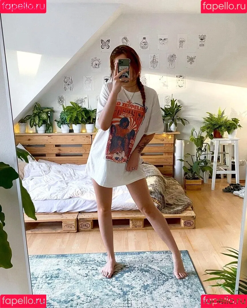 Leonie Busse Onlyfans Photo Gallery 