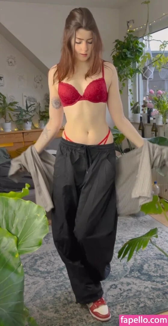 Leonie Busse Onlyfans Photo Gallery 