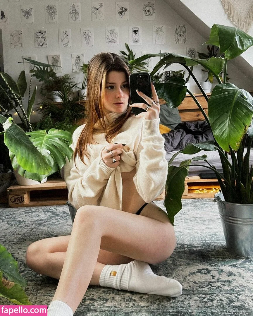 Leonie Busse Onlyfans Photo Gallery 