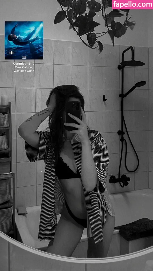 Leonie Busse Onlyfans Photo Gallery 