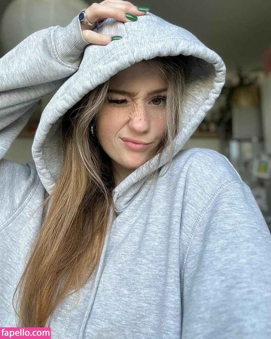 Leonie Busse Onlyfans Photo Gallery 