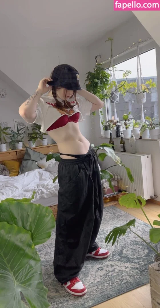 Leonie Busse Onlyfans Photo Gallery 