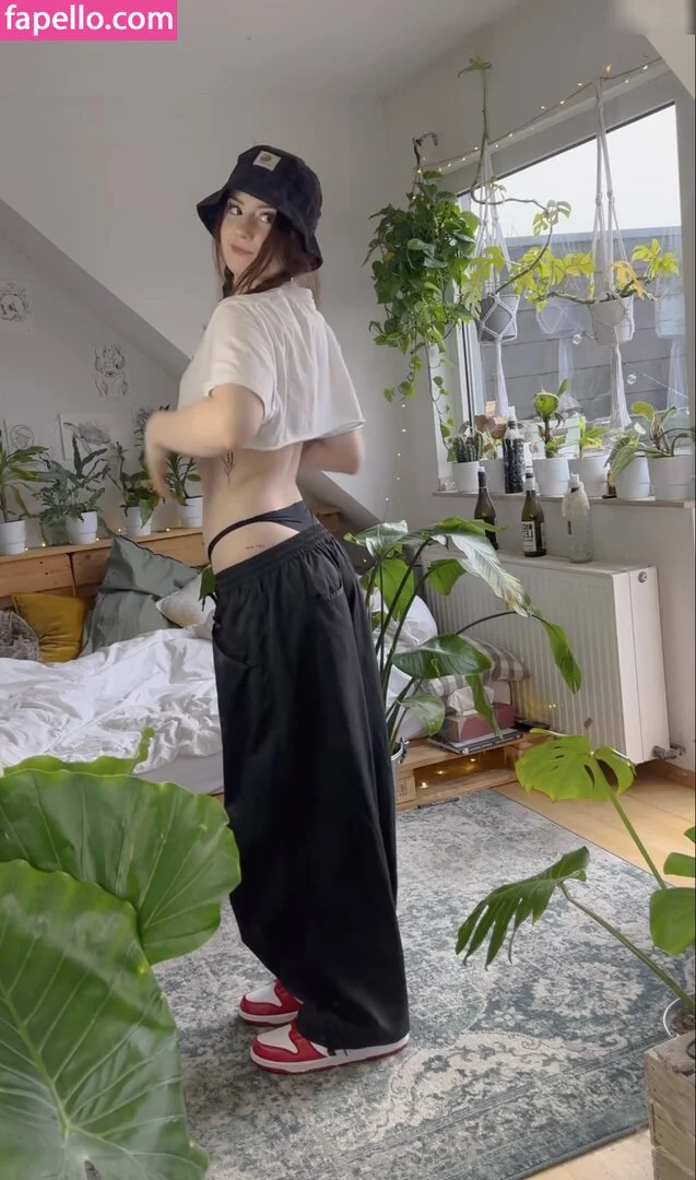 Leonie Busse Onlyfans Photo Gallery 