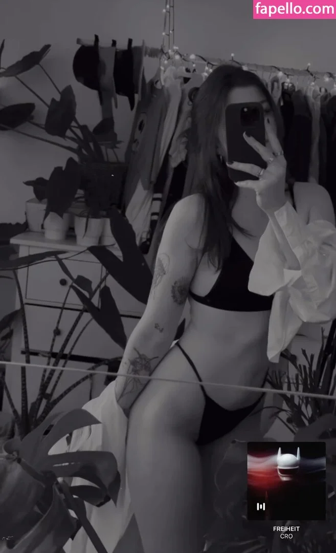 Leonie Busse Onlyfans Photo Gallery 