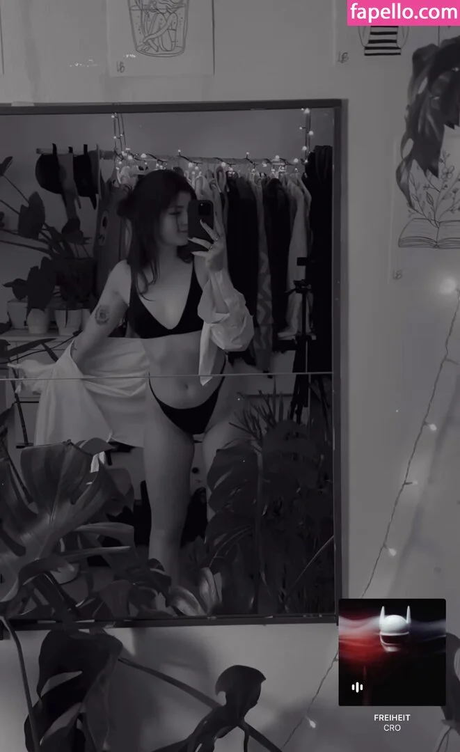 Leonie Busse Onlyfans Photo Gallery 