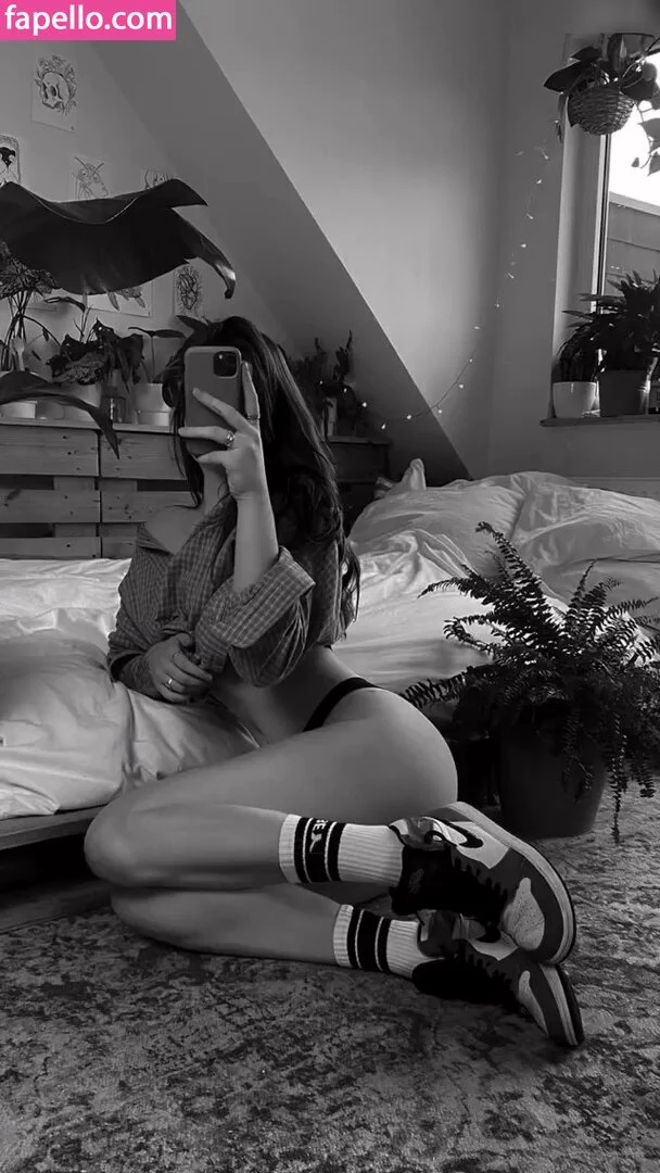 Leonie Busse Onlyfans Photo Gallery 