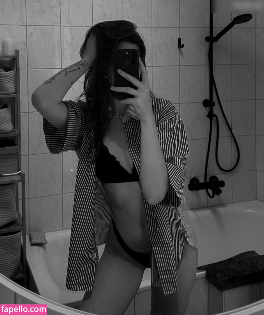 Leonie Busse Onlyfans Photo Gallery 