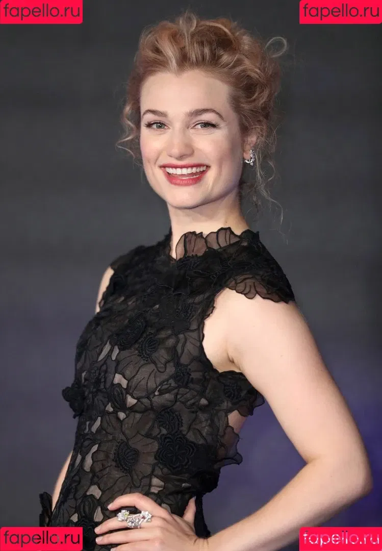 Alison Sudol Onlyfans Photo Gallery 