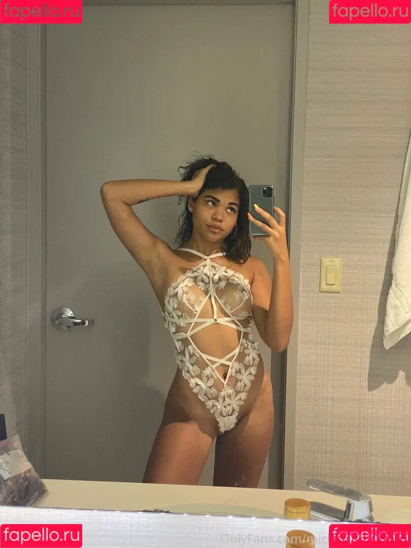 Michelle Anderson Onlyfans Photo Gallery 