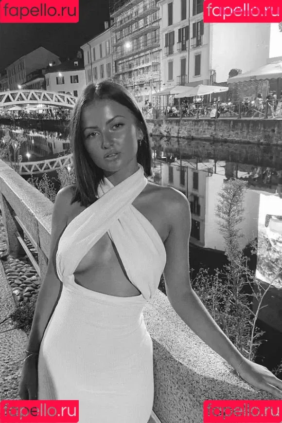 Agathe Bailleul Onlyfans Photo Gallery 