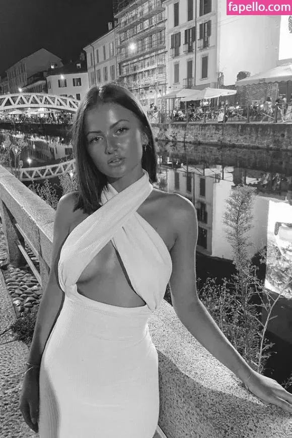 Agathe Bailleul Onlyfans Photo Gallery 