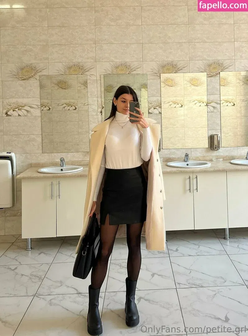 petite.grl Onlyfans Photo Gallery 