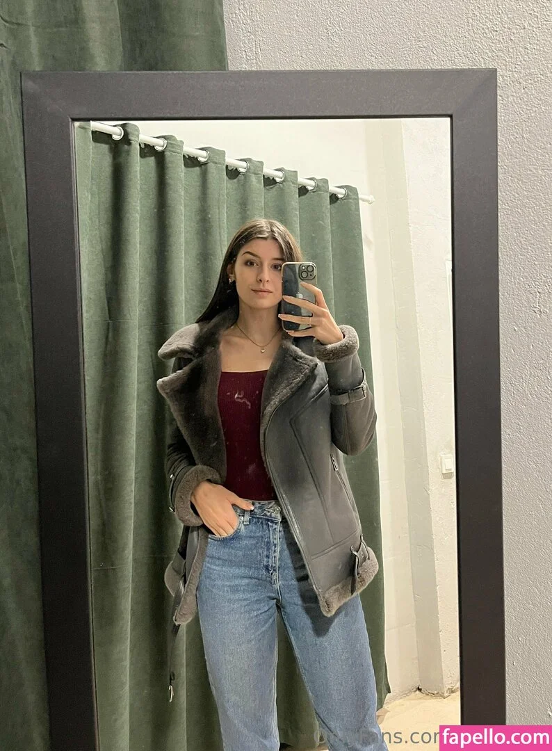 petite.grl Onlyfans Photo Gallery 