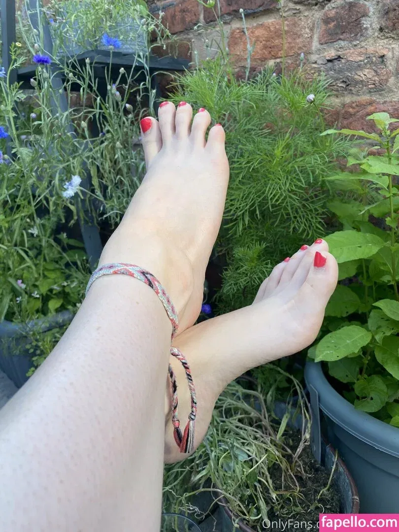 fondafeet Onlyfans Photo Gallery 