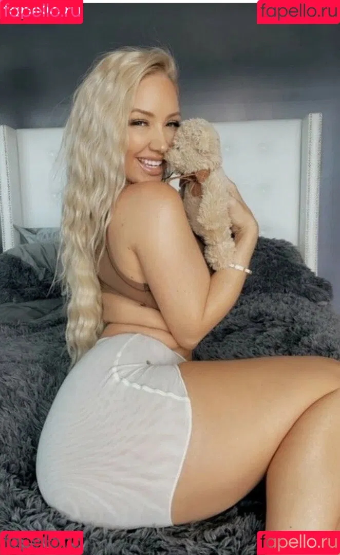 Molly Cavalli Onlyfans Photo Gallery 