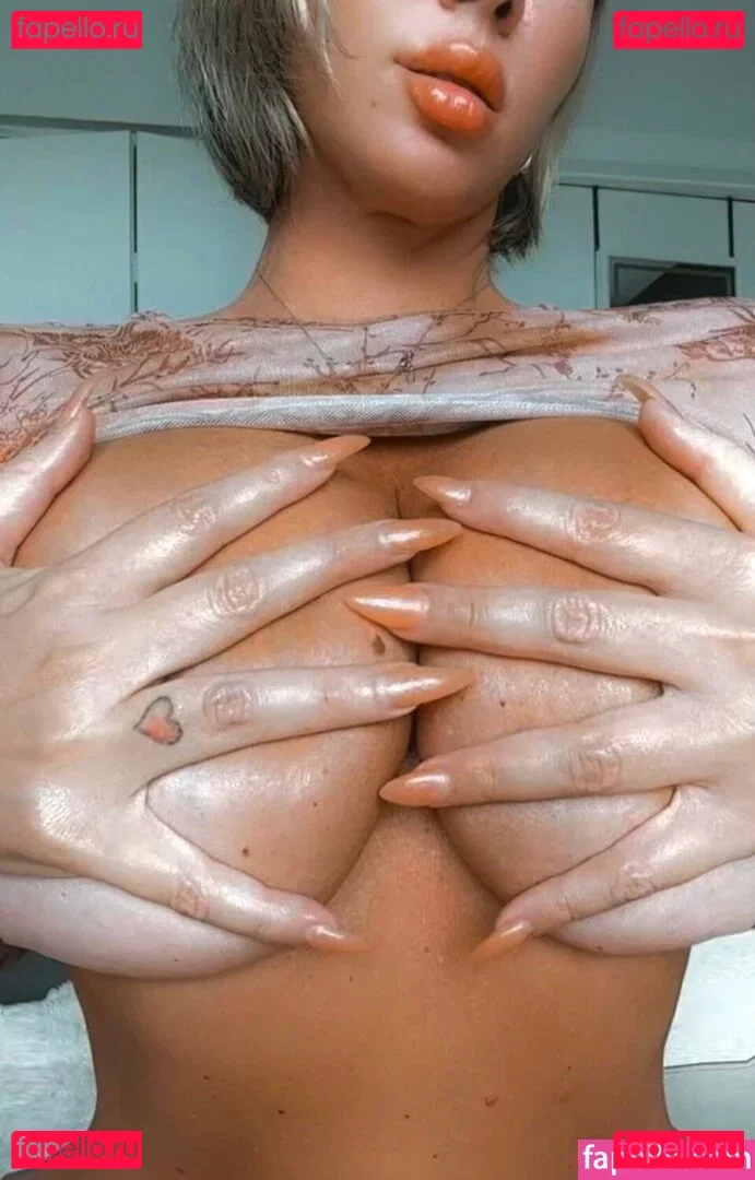 Molly Cavalli Onlyfans Photo Gallery 