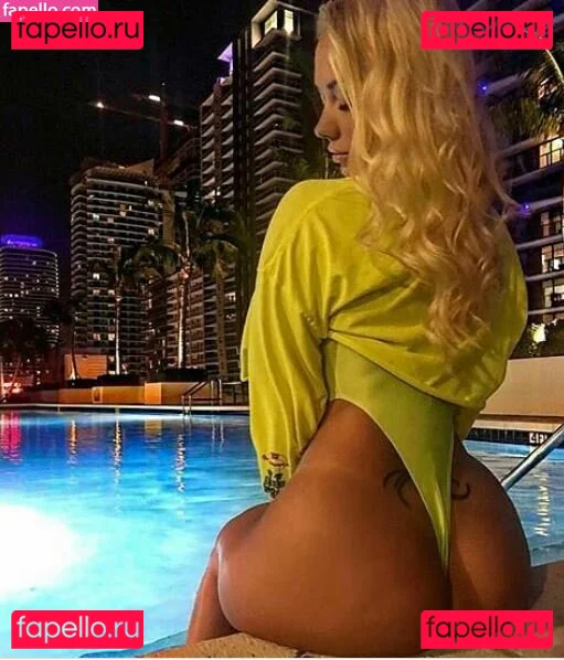 Molly Cavalli Onlyfans Photo Gallery 