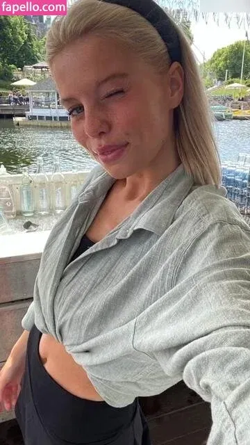 Shinylikeclara Onlyfans Photo Gallery 