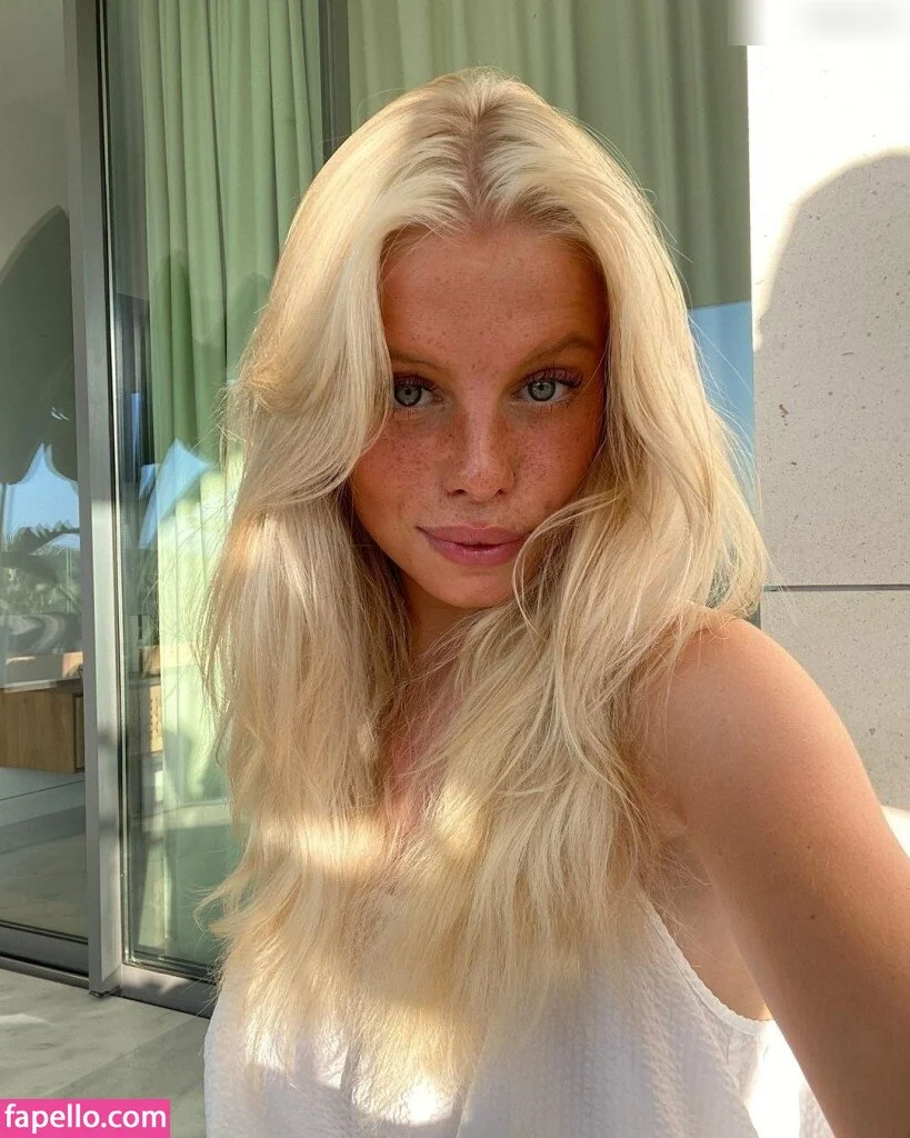 Shinylikeclara Onlyfans Photo Gallery 