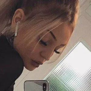 vel.ve.t Aka LilyMary Onlyfans Photo Gallery 