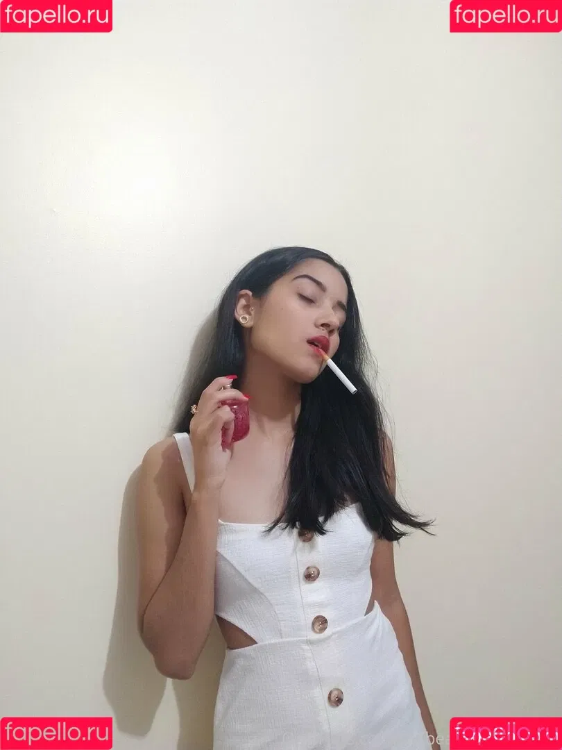 thebeautyofsmoking Onlyfans Photo Gallery 
