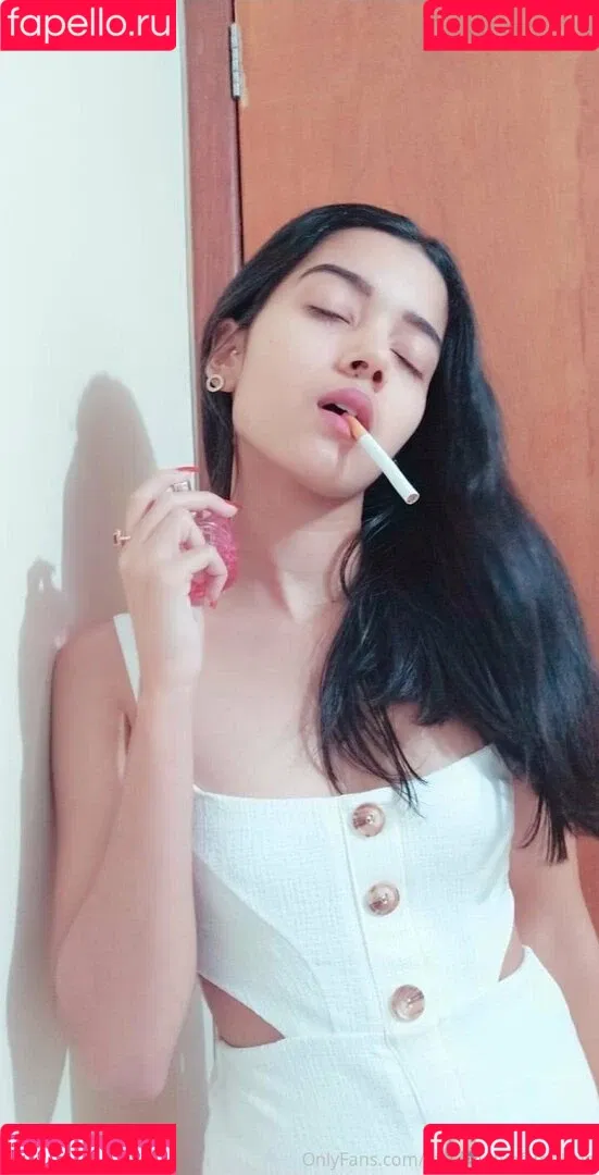 thebeautyofsmoking Onlyfans Photo Gallery 
